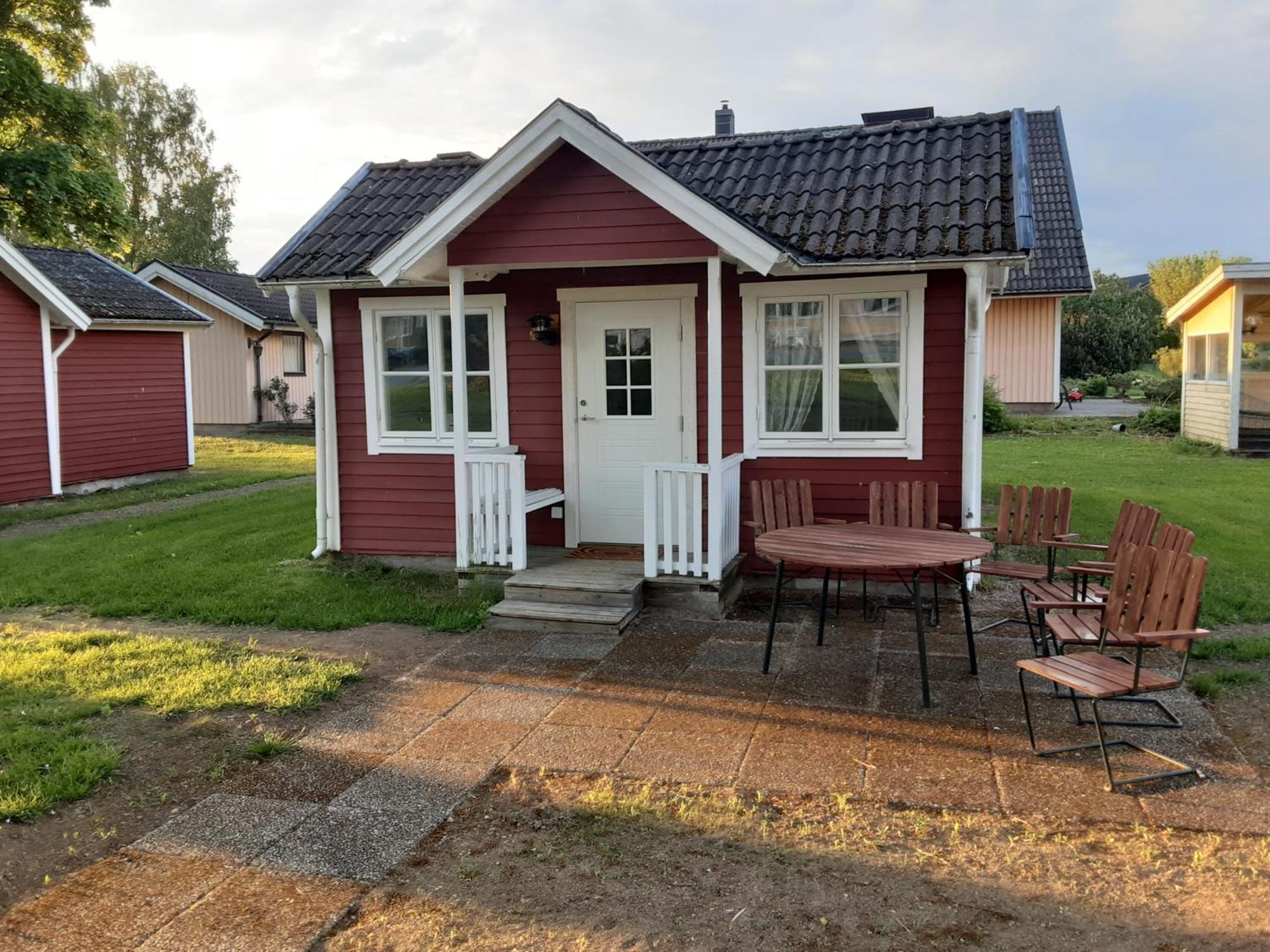 Отель Smalandsgarden Гренна Экстерьер фото