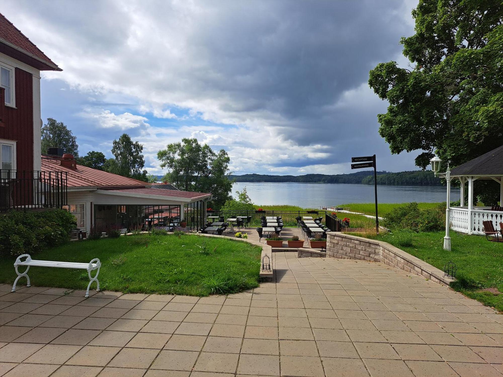Отель Smalandsgarden Гренна Экстерьер фото